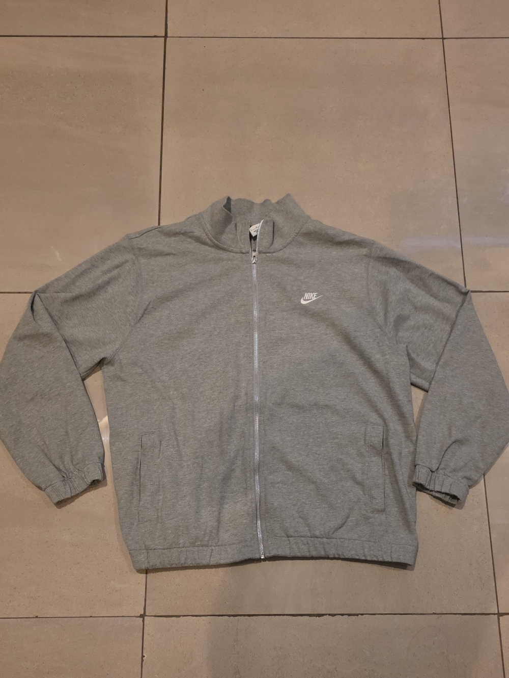 Nike Men’s Light Grey Full-Zip Windbreaker Jacket